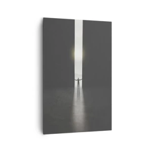 Obraz na płótnie - Człowiek stojący w świetle wąskiej szczeliny w ciemnej przestrzeni - 80x120cm - Krok do jasnej przyszłości - Nowoczesna dekoracja ścienna do salonu i sypialni ARTTOR