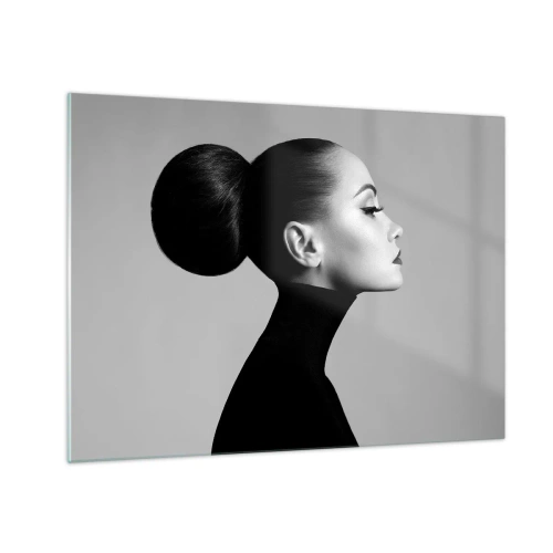 Obraz na szkle - Stylowa kobieta w czerni na tle w odcieniach szarości - 70x50cm - Współczesna Nefretete - Nowoczesna dekoracja ścienna do salonu i sypialni ARTTOR