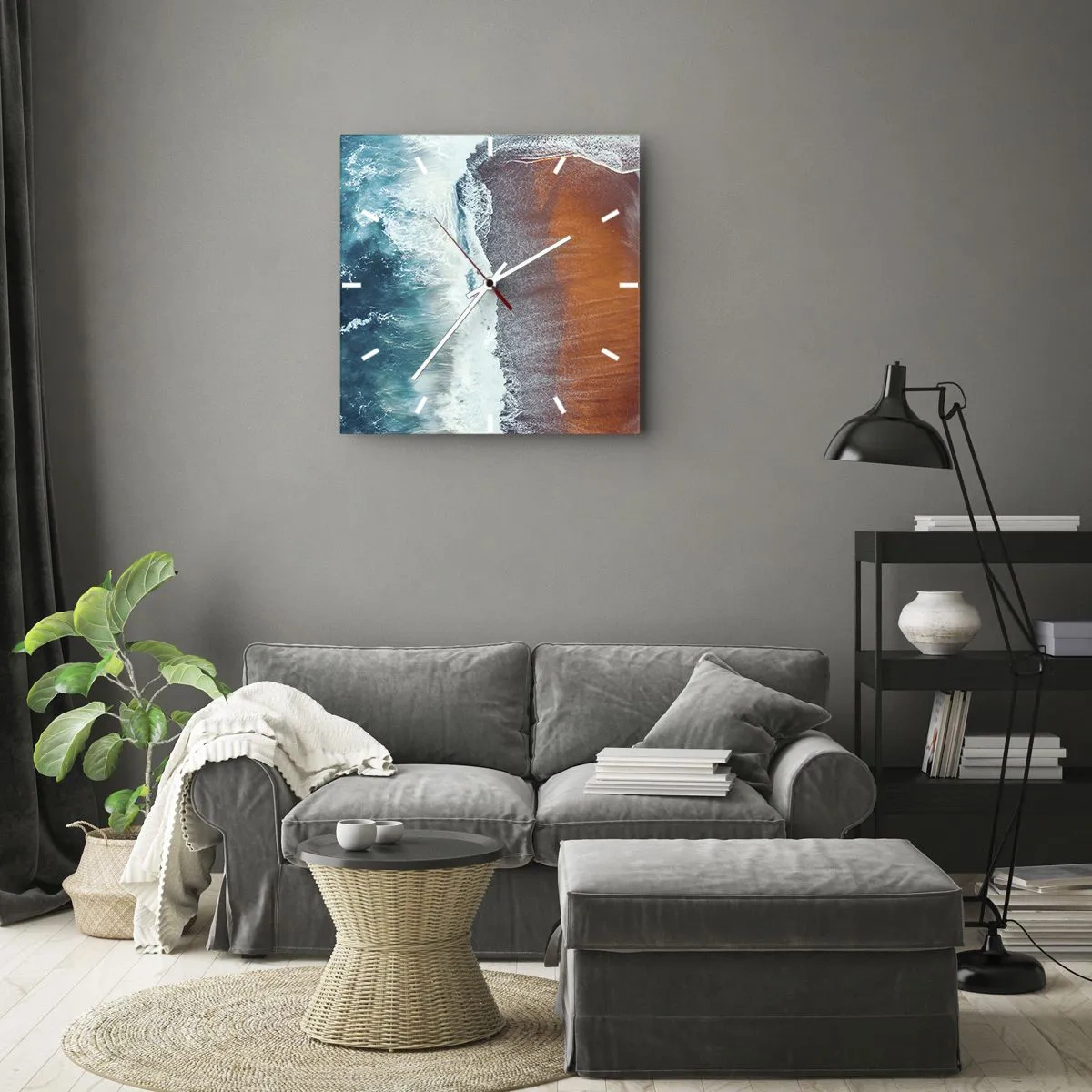 Zegar ścienny - Widok na oceaniczne fale rozbijające się o złocistą plażę - 30x30cm - Dotyk oceanu - Nowoczesna dekoracja ścienna do salonu i sypialni ARTTOR