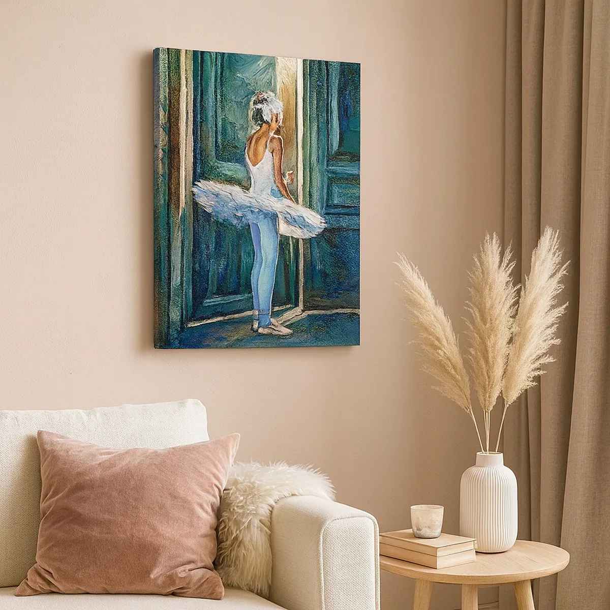 Obraz na płótnie - Baletnica w białym stroju stojąca przy drzwiach sceny - 50x70cm - Przed popisem - Nowoczesna dekoracja ścienna do salonu, kuchni i sypialni ARTTOR