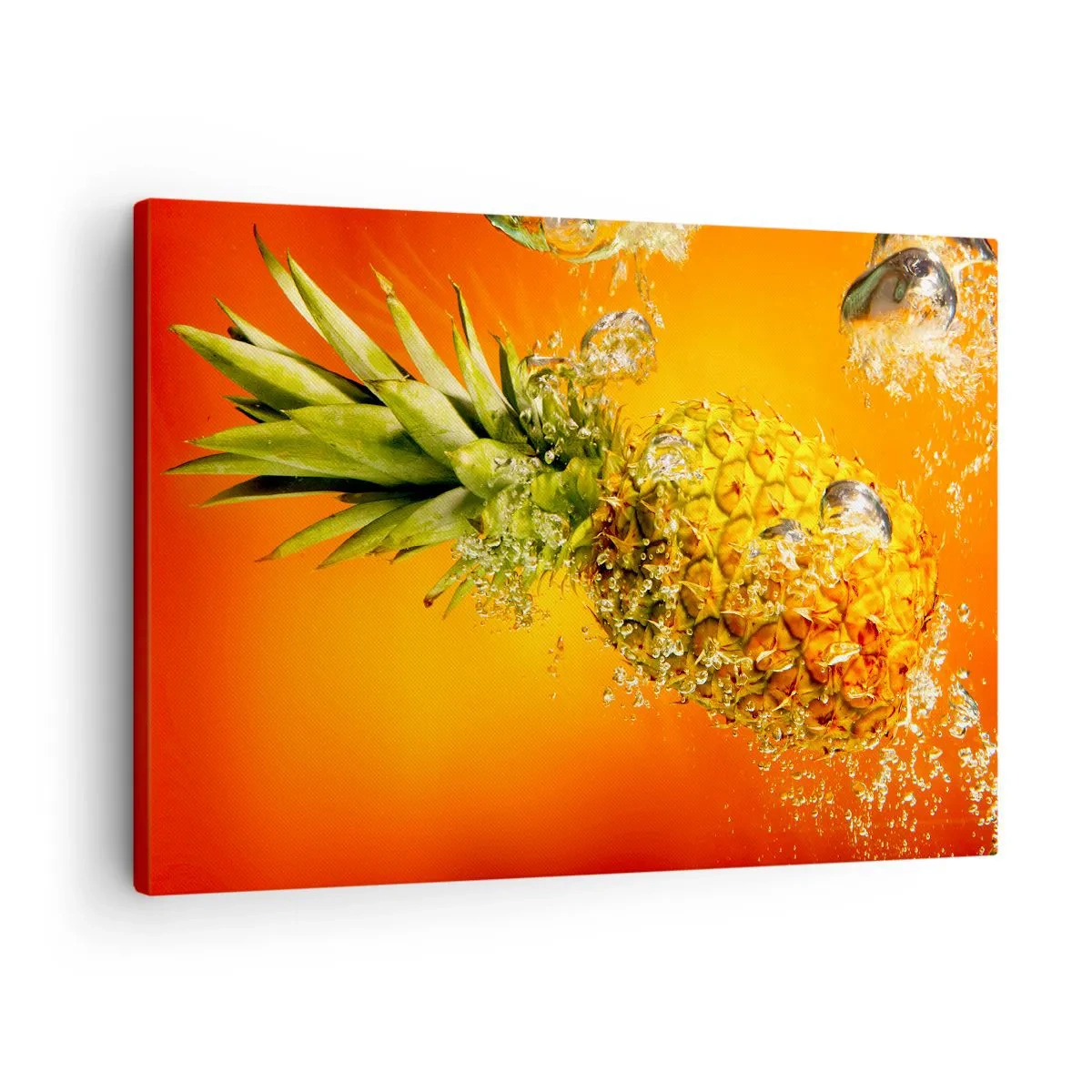 Obraz na płótnie - Ananas zanurzony w wodzie na tle pomarańczowego gradientu - 70x50cm - Tropikalna soczysta świeżość - Nowoczesna dekoracja ścienna do salonu i sypialni ARTTOR