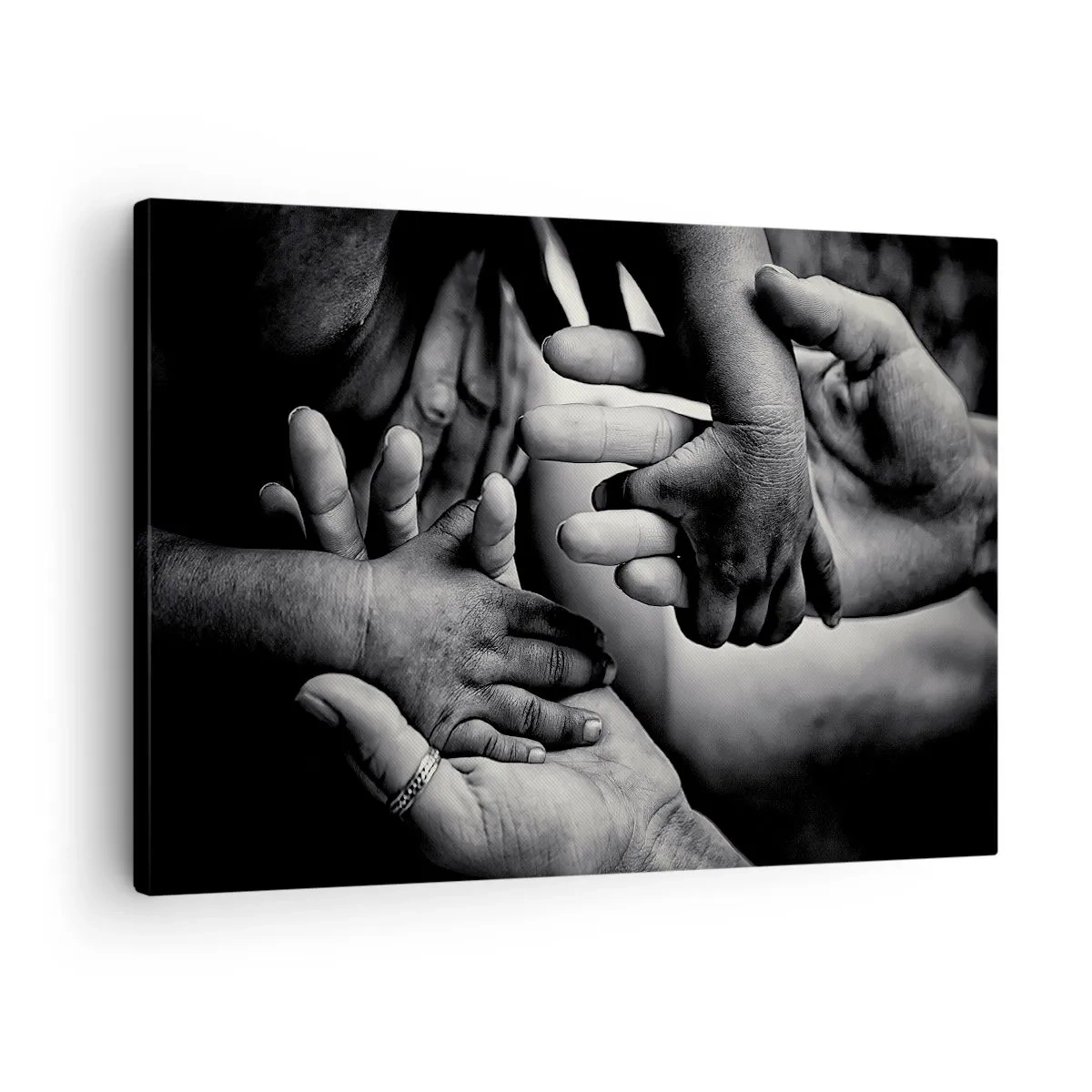 Obraz na płótnie - Czarno-białe dłonie różnych pokoleń - 70x50cm - Być człowiekiem - Nowoczesna dekoracja ścienna do salonu i sypialni ARTTOR