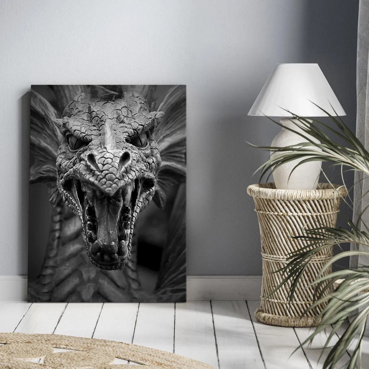 Obraz na płótnie - Czarno-biała głowa smoka w zbliżeniu - 50x70cm - Baśniowy smok w szarościach - Nowoczesna dekoracja ścienna do salonu, kuchni i sypialni ARTTOR