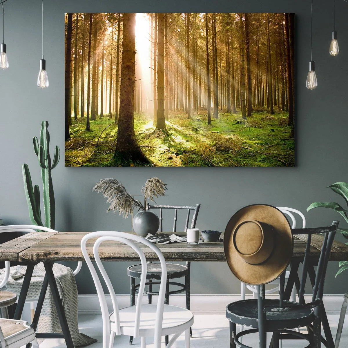 Obraz na płótnie - Las iglasty z promieniami słońca przebijającymi przez drzewa - 70x50cm - Zaraz pojawią się elfy - Nowoczesna dekoracja ścienna do salonu i sypialni ARTTOR