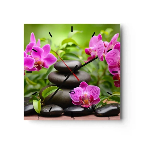Zegar ścienny - Różowe orchidee z kamieniami na tle zieleni - 30x30cm - Piramida spokoju - Nowoczesna dekoracja ścienna do salonu i sypialni ARTTOR