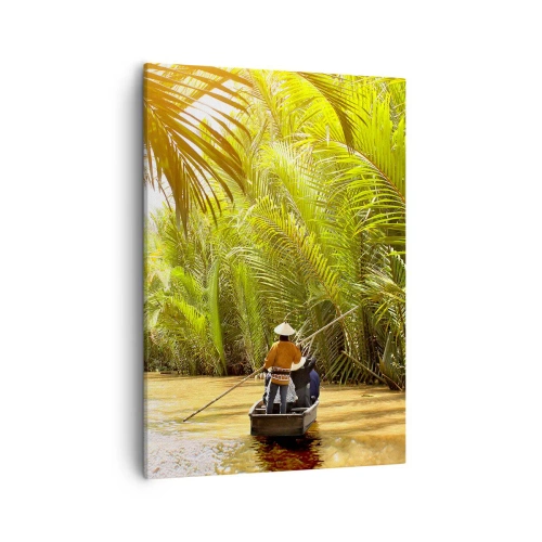 Obraz na płótnie - Tradycyjna łódź płynąca przez tropikalny kanał otoczony palmami - 50x70cm - Palmowym wąwozem - Nowoczesna dekoracja ścienna do salonu, kuchni i sypialni ARTTOR