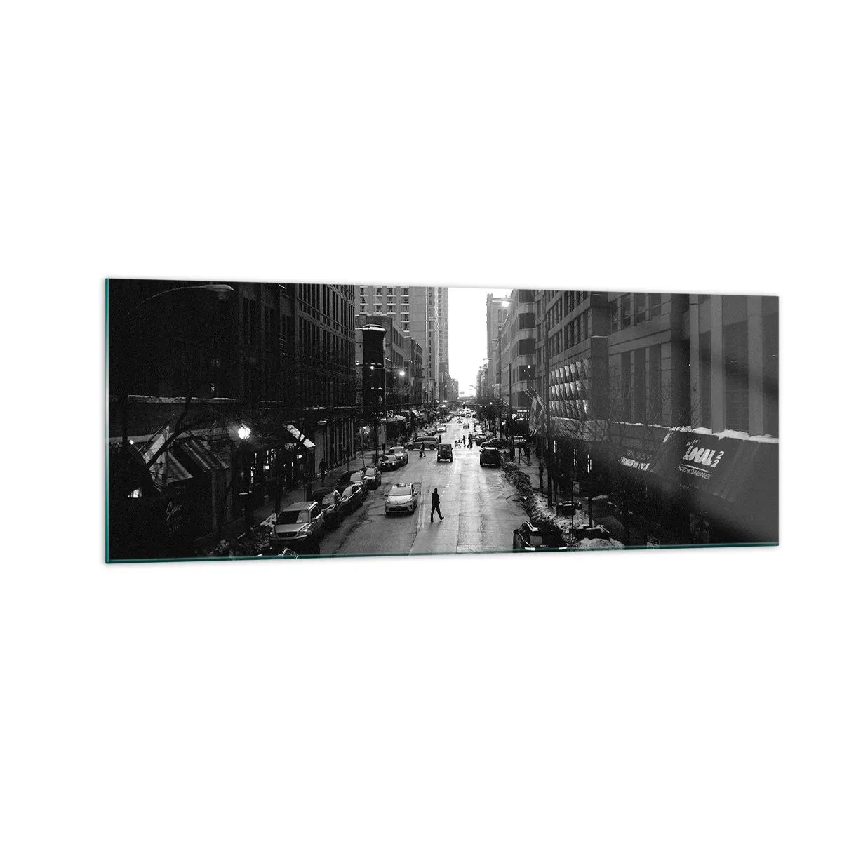 Obraz na szkle - Czarno-biała ulica w środku miasta z samochodami i pieszymi - 140x50cm - Kolejny dzień jak co dzień - Nowoczesna dekoracja ścienna do salonu i sypialni ARTTOR