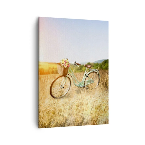 Obraz na płótnie - Retro rower z wiklinowym koszykiem pełnym kwiatów na złotym polu - 50x70cm - Zostanę tu chwilę - Nowoczesna dekoracja ścienna do salonu, kuchni i sypialni ARTTOR