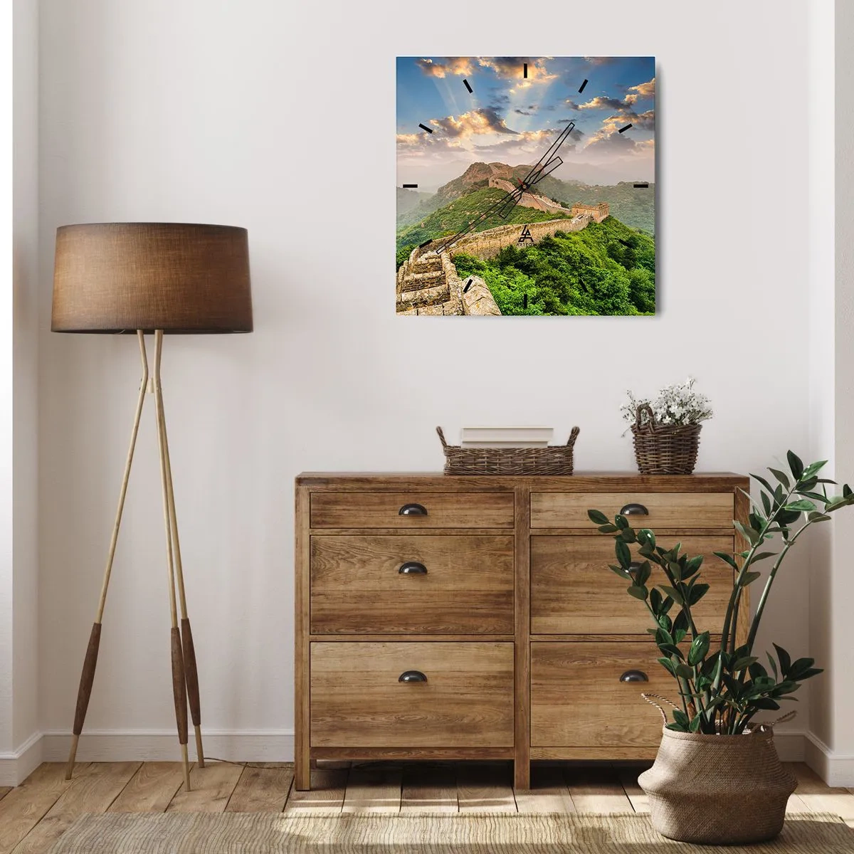 Zegar ścienny - Wielki Mur Chiński oświetlony promieniami słońca w malowniczym krajobrazie - 30x30cm - Nieprzemijająca wielkość - Nowoczesna dekoracja ścienna do salonu i sypialni ARTTOR