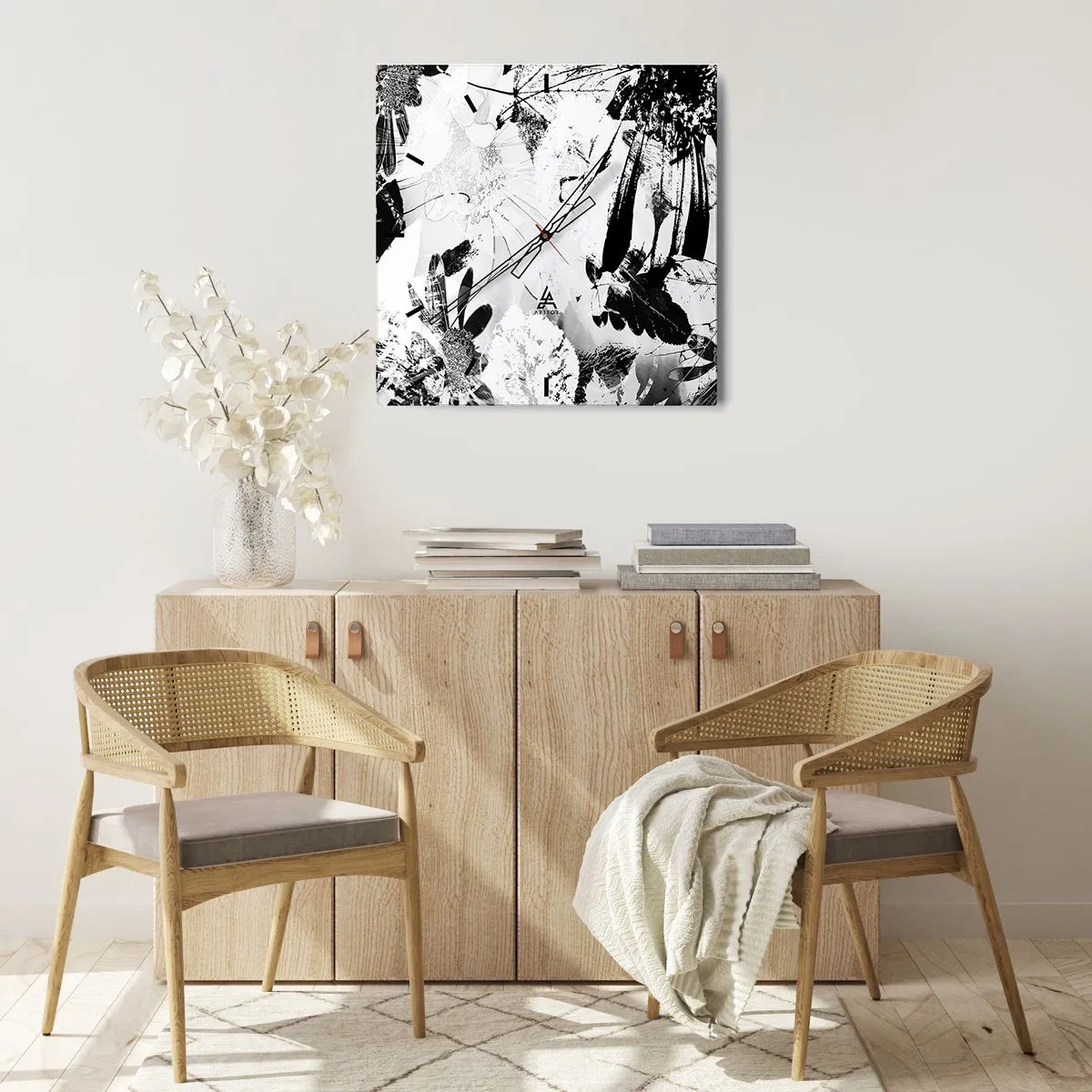 Zegar ścienny - Czarno-białe abstrakcyjne kwiaty w minimalistycznym stylu - 30x30cm - Jesień w negatywie - Nowoczesna dekoracja ścienna do salonu i sypialni ARTTOR
