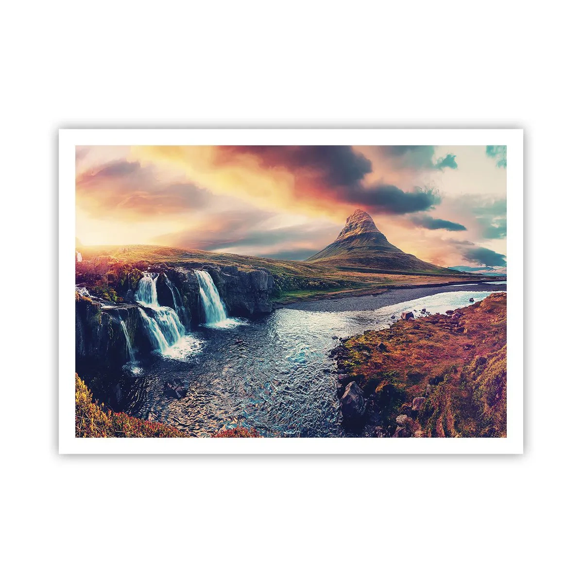 Plakat - Widok na wodospad i górę w świetle zachodzącego słońca - 100x70cm - W majestacie przyrody - Nowoczesna dekoracja ścienna do salonu i sypialni ARTTOR