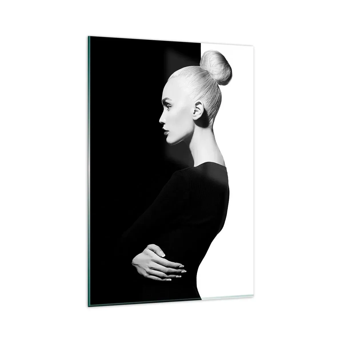 Obraz na szkle - Stylowy portret kobiety na tle czarno-białym - 80x120cm - Po prostu kobieta - Nowoczesna dekoracja ścienna do salonu i sypialni ARTTOR