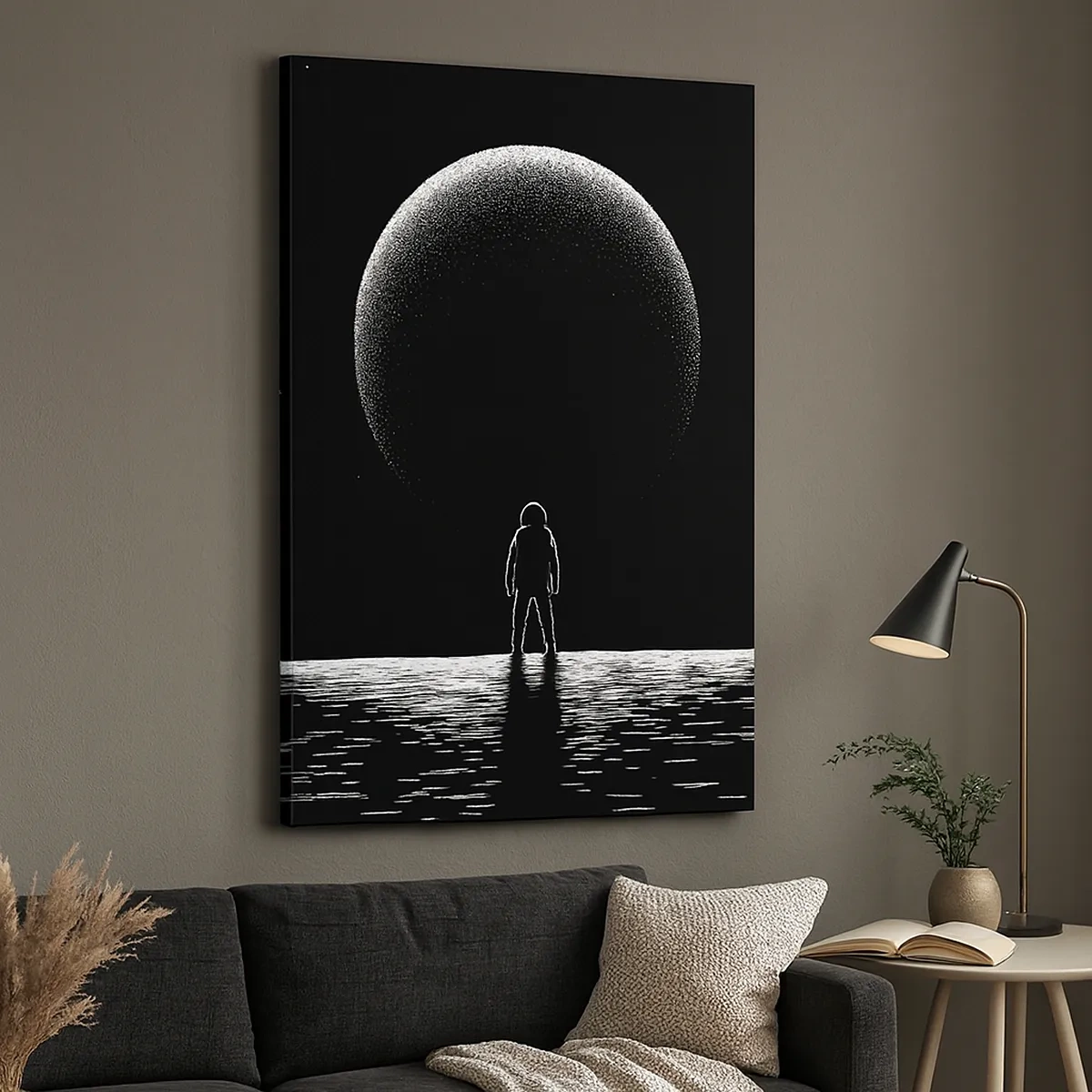 Obraz na płótnie - Astronauta stojący na powierzchni planety naprzeciw gigantycznego księżyca - 50x70cm - Twarzą w twarz - Nowoczesna dekoracja ścienna do salonu, kuchni i sypialni ARTTOR