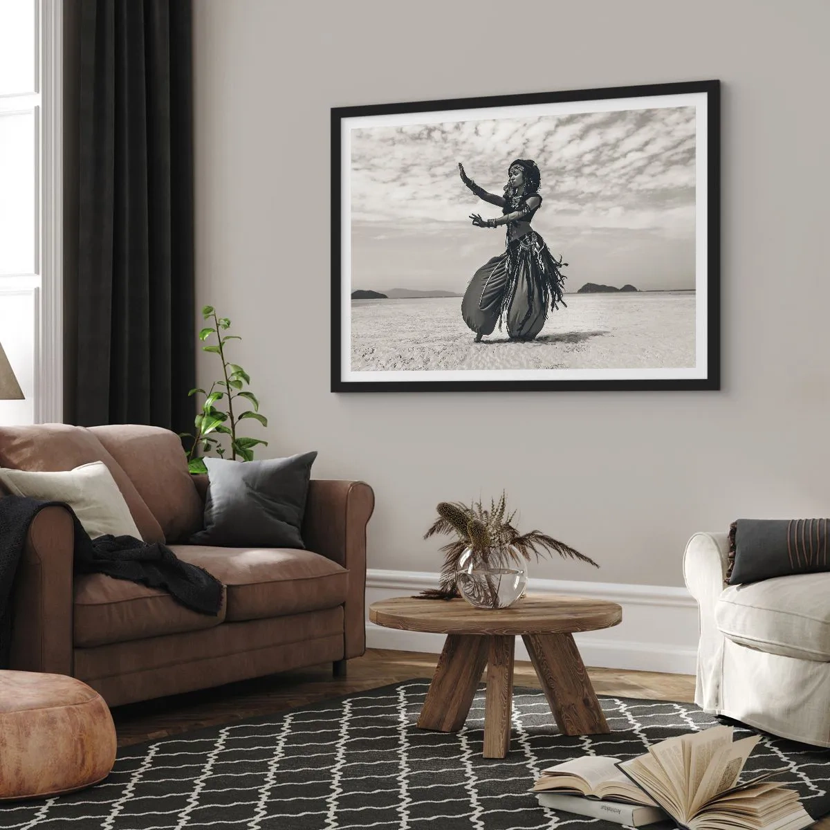 Plakat w czarnej ramie - Egzotyczna tancerka na pustynnym tle - 100x70cm - Taniec południowych wysp - Nowoczesna dekoracja ścienna do salonu i sypialni ARTTOR