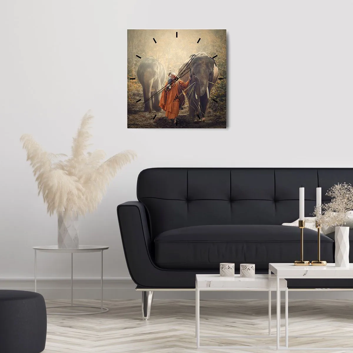 Zegar ścienny - Mnich w pomarańczowej szacie prowadzący słonia w lesie - 30x30cm - Pełne zrozumienie - Nowoczesna dekoracja ścienna do salonu i sypialni ARTTOR