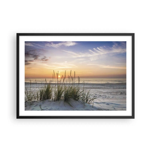 Plakat w czarnej ramie - Piaszczysta plaża o zachodzie słońca z trawami w tle - 70x50cm - Popatrz, pomyśl, poczuj - Nowoczesna dekoracja ścienna do salonu i sypialni ARTTOR