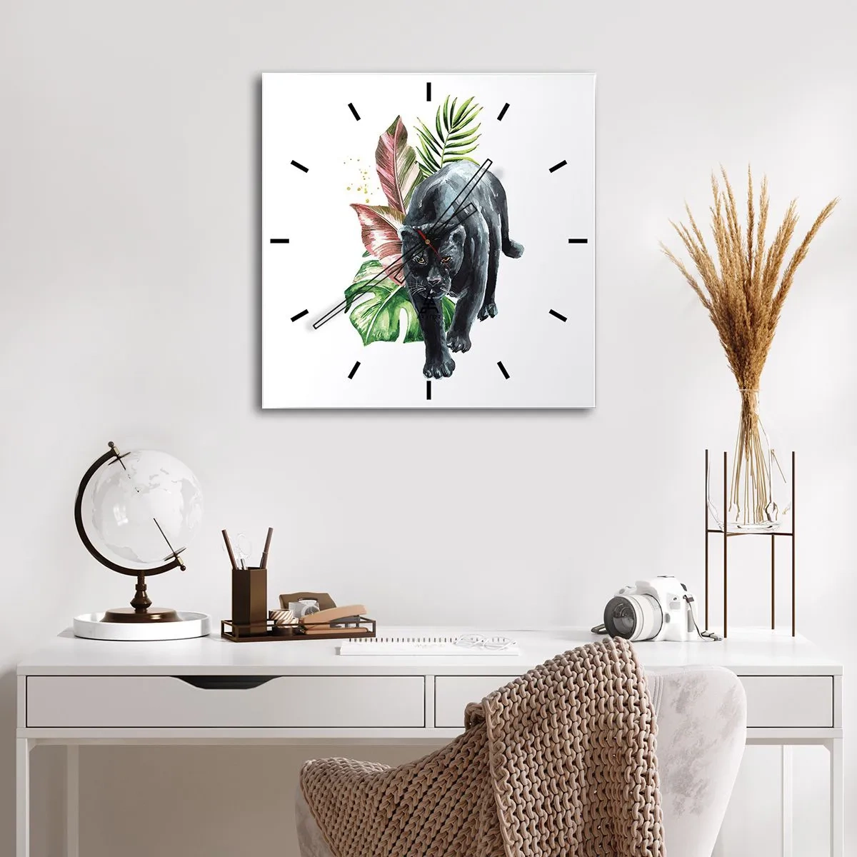 Zegar ścienny - Czarna pantera w otoczeniu tropikalnych liści - 30x30cm - Dzikość serca - Nowoczesna dekoracja ścienna do salonu i sypialni ARTTOR