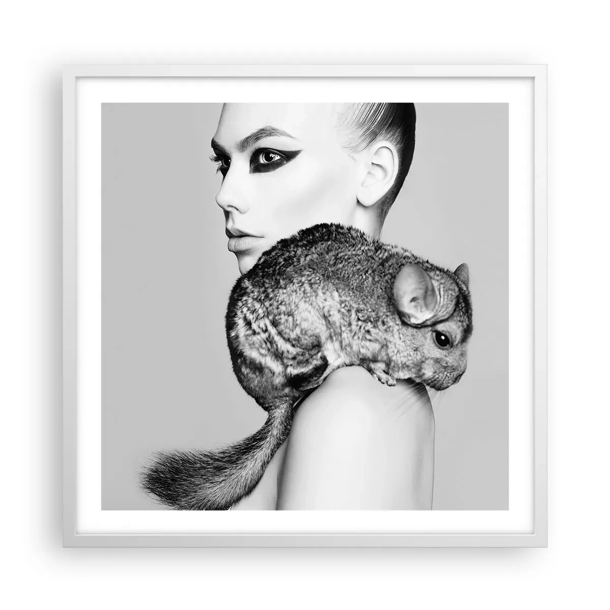 Plakat w białej ramie - Dama z szynszylą - 60x60 cm
