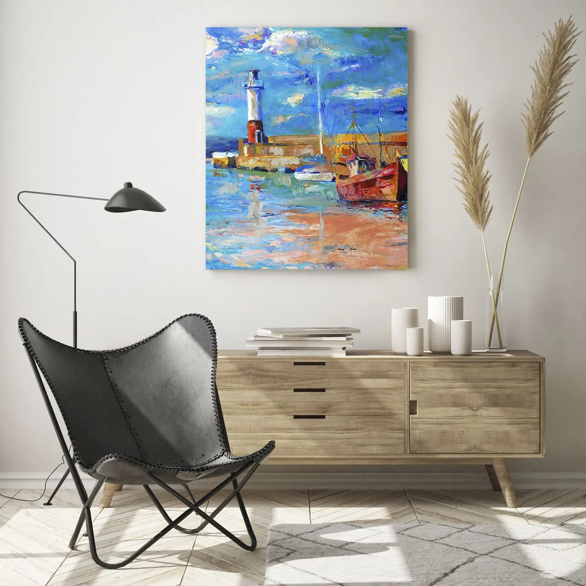Obraz na szkle - Port rybacki z łodziami i latarnią morską w jasnych kolorach - 70x100cm - Popołudnie w tęczowej zatoce - Nowoczesna dekoracja ścienna do salonu i sypialni ARTTOR
