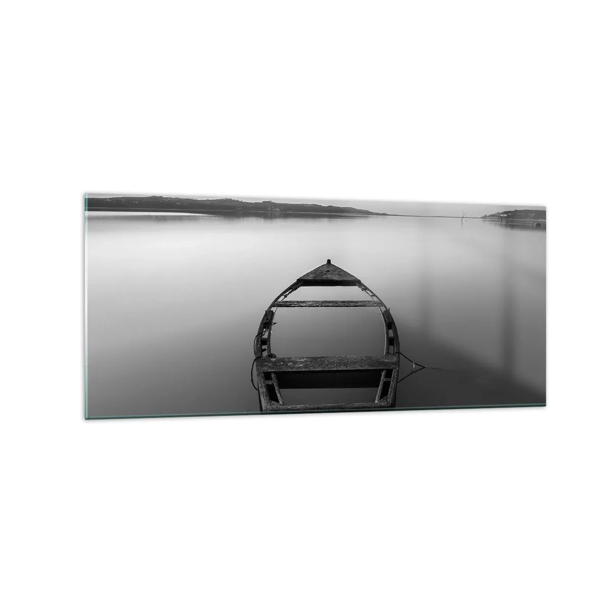 Obraz na szkle - Samotna łódź na spokojnym jeziorze w odcieniach czarno-białych - 120x50cm - Tęsknota i melancholia - Nowoczesna dekoracja ścienna do salonu i sypialni ARTTOR