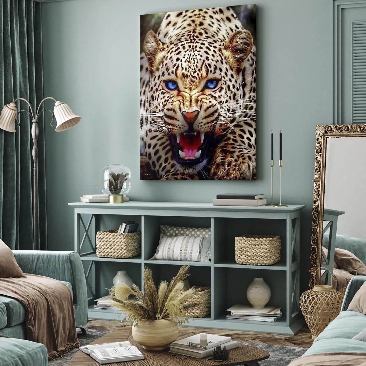 Obraz na płótnie - Gepard z niebieskimi oczami w dynamicznej pozie - 50x70cm - Złość piękności nie szkodzi - Nowoczesna dekoracja ścienna do salonu, kuchni i sypialni ARTTOR