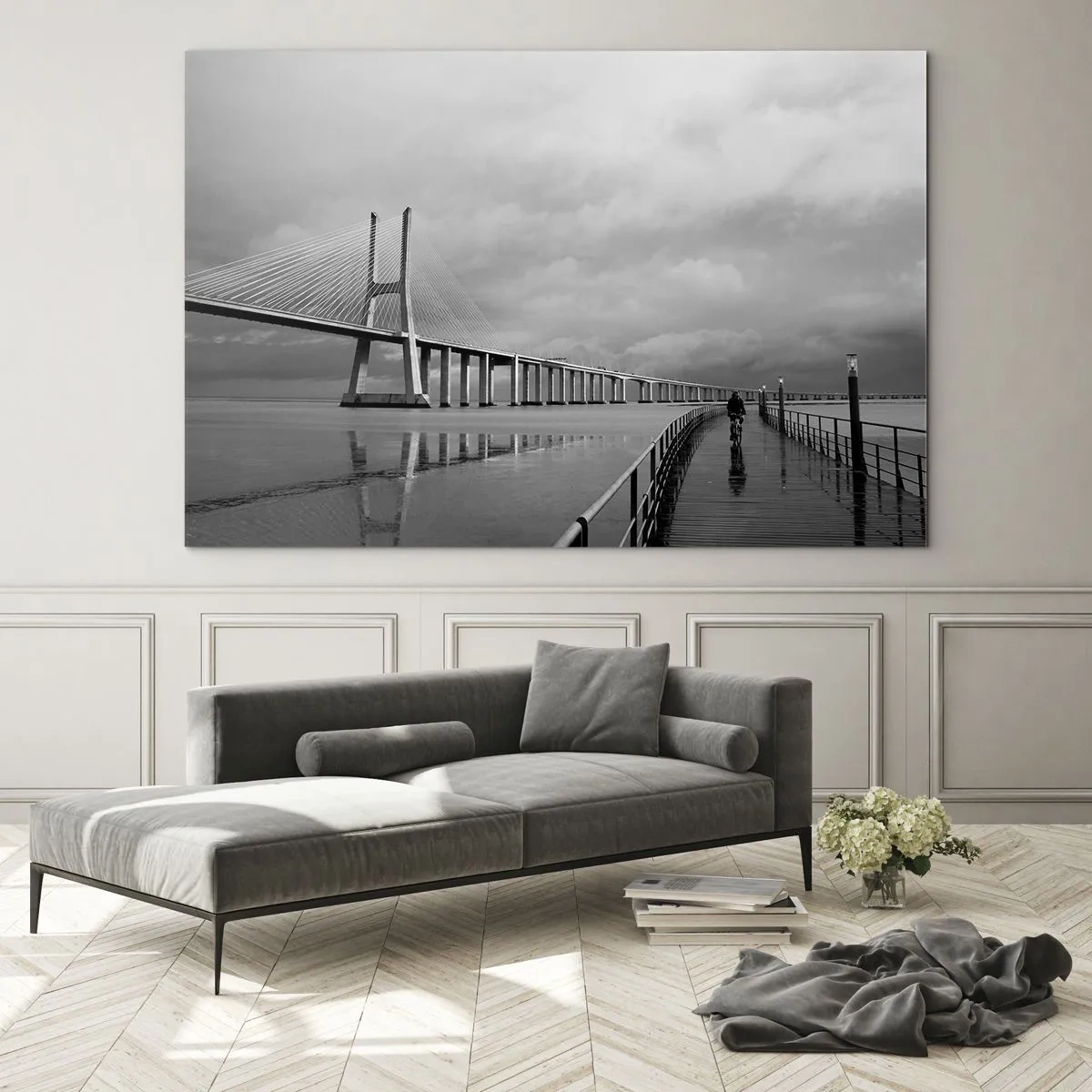 Obraz na szkle - Most w monochromatycznym krajobrazie z rowerzystą - 70x50cm - Każdemu co mu się należy - Nowoczesna dekoracja ścienna do salonu i sypialni ARTTOR