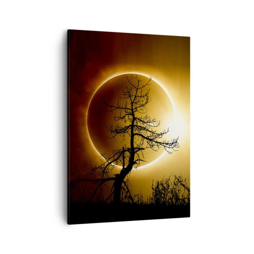 Obraz na płótnie - Sylwetka drzewa na tle zaćmienia słońca w złotej poświacie - 50x70cm - Całkowite zaćmienie - Nowoczesna dekoracja ścienna do salonu, kuchni i sypialni ARTTOR