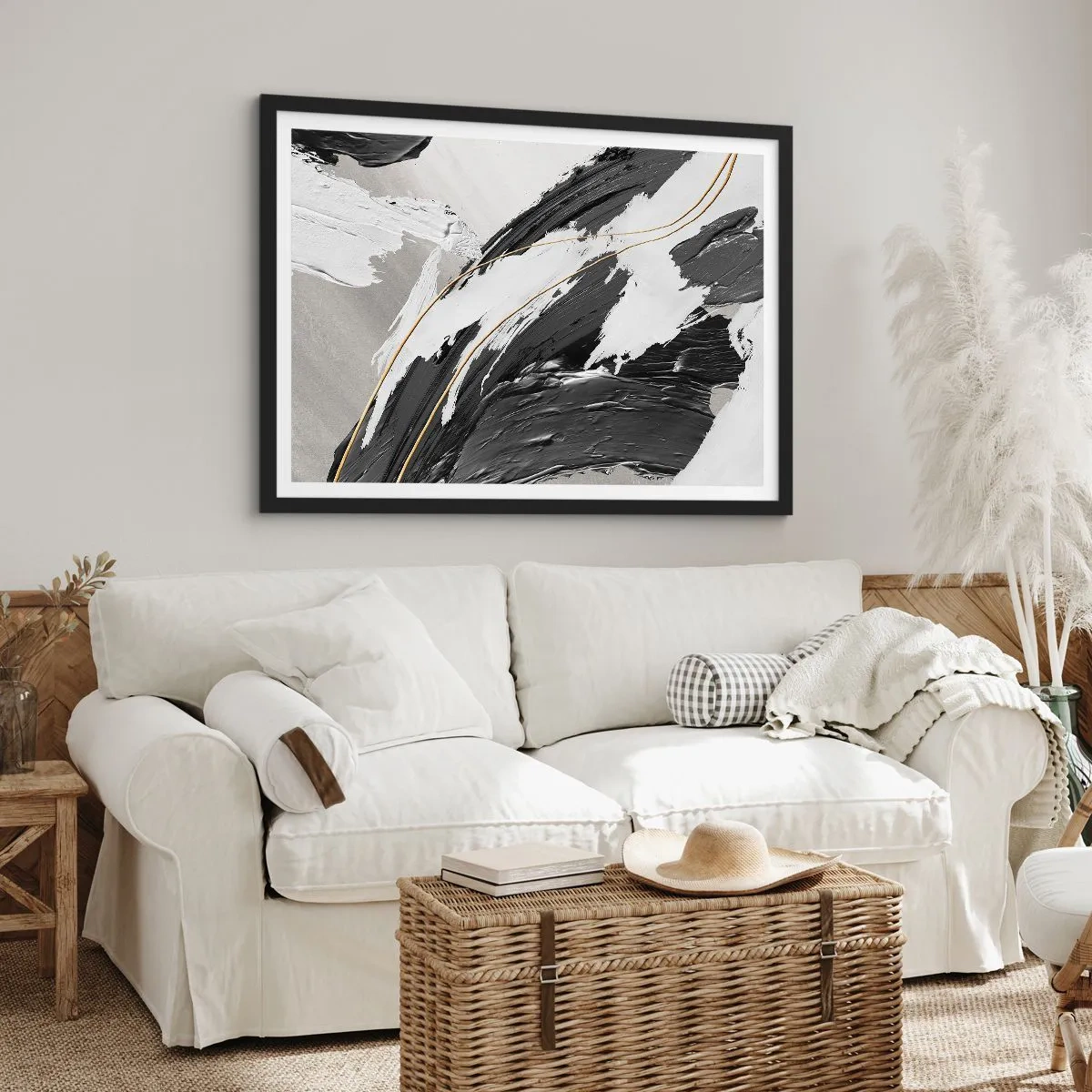 Plakat w czarnej ramie - Czarno-białe pociągnięcia farby z delikatnym złotym akcentem - 70x50cm - Abstrakcja z rozmachem - Nowoczesna dekoracja ścienna do salonu i sypialni ARTTOR