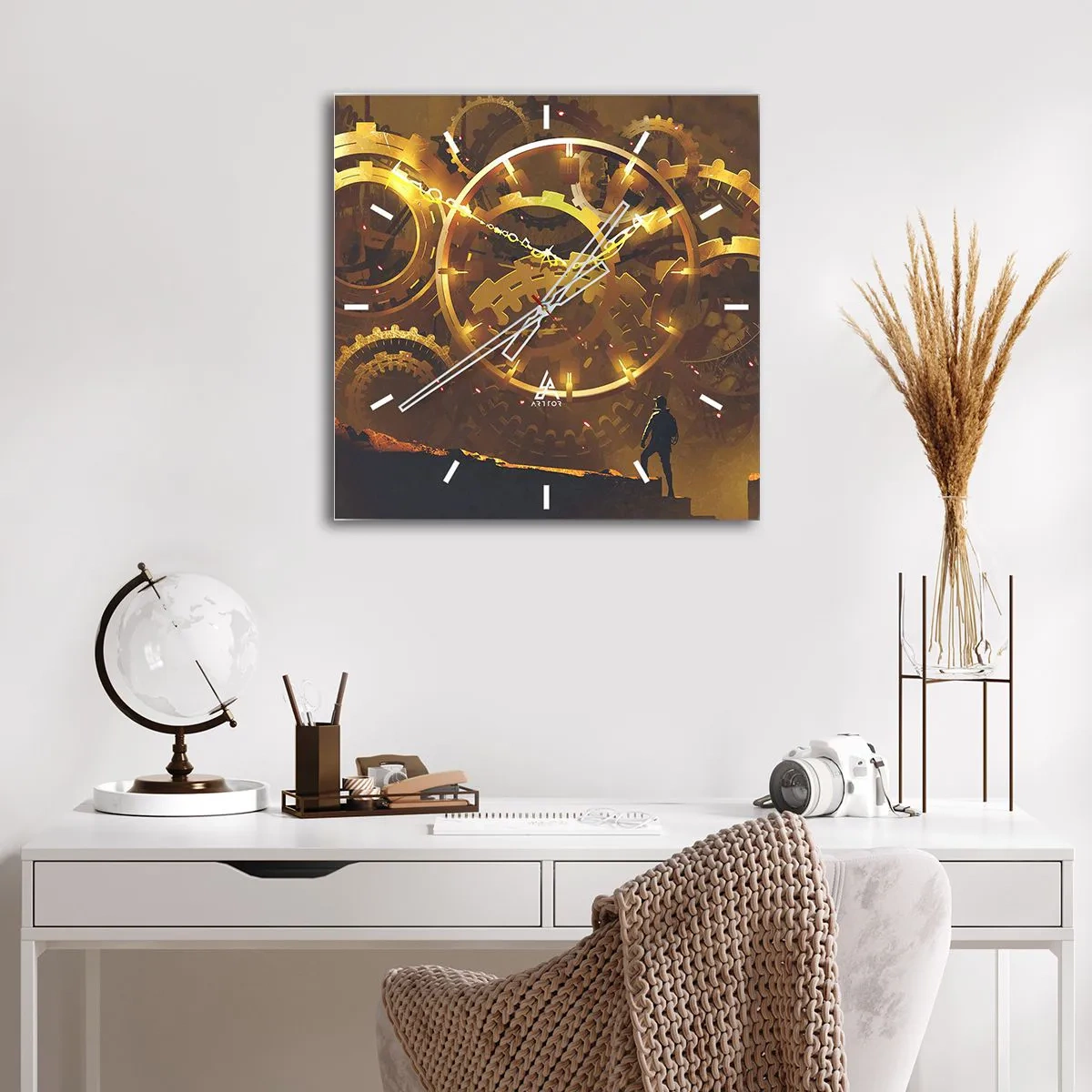 Zegar ścienny - Złote zębate koła w surrealistycznej scenerii z postacią - 30x30cm - U źródeł czasu - Nowoczesna dekoracja ścienna do salonu i sypialni ARTTOR