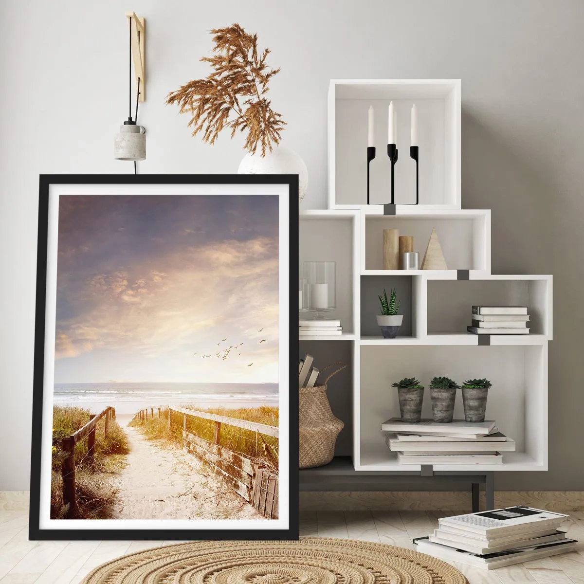 Plakat w czarnej ramie - Ścieżka na plażę o zachodzie słońca z przelatującymi ptakami - 50x70cm - Przestrzeń spokoju - Nowoczesna dekoracja ścienna do salonu i sypialni ARTTOR