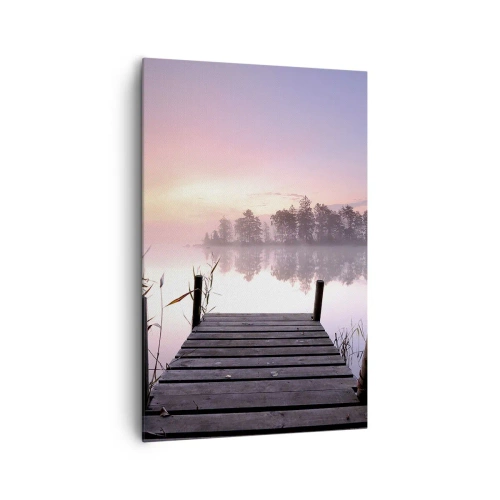 Obraz na płótnie - Pomost nad jeziorem o świcie z mgłą i pastelowym niebem - 80x120cm - Z liliowej mgły... - Nowoczesna dekoracja ścienna do salonu i sypialni ARTTOR