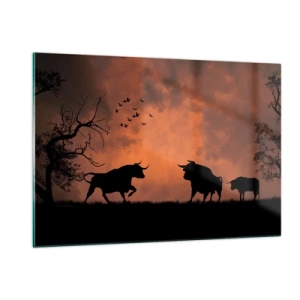 Obraz na szkle - Sylwetki byków na tle pomarańczowego nieba o zmierzchu - 120x80cm - Dramatyczny spektakl natury - Nowoczesna dekoracja ścienna do salonu, kuchni i sypialni ARTTOR