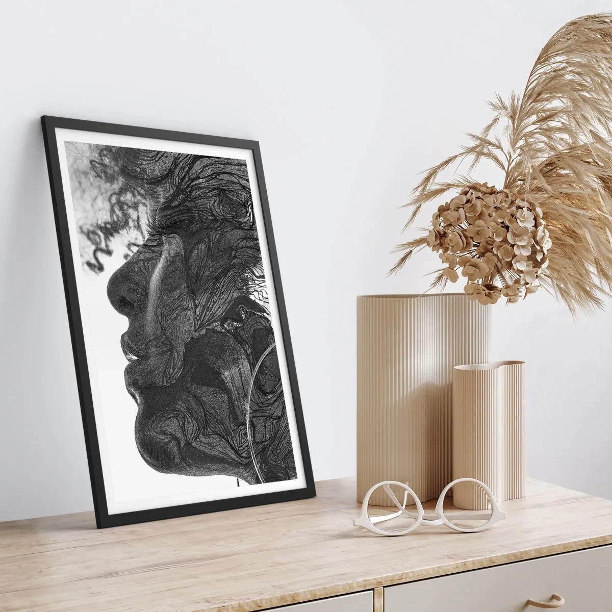Plakat w czarnej ramie - Profil kobiecej twarzy z abstrakcyjnymi wzorami i detalami - 50x70cm - Zaplątana w marzeniach - Nowoczesna dekoracja ścienna do salonu i sypialni ARTTOR