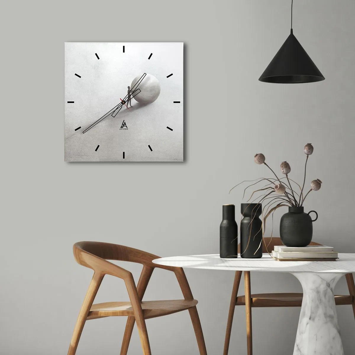 Zegar ścienny - Minimalistyczna postać z kulą na jasnym, monochromatycznym tle - 30x30cm - Gra życia - Nowoczesna dekoracja ścienna do salonu i sypialni ARTTOR