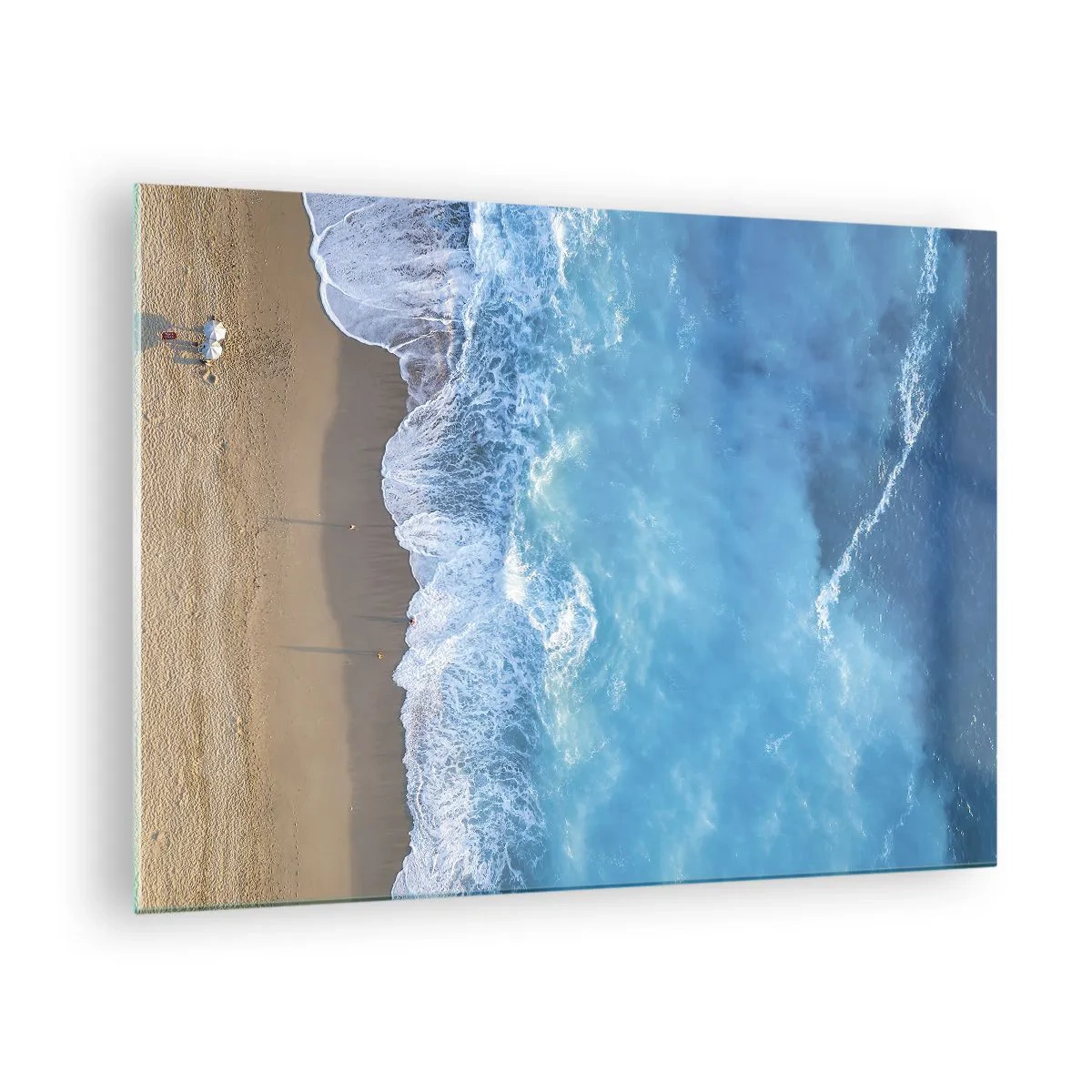 Obraz na szkle - Widok z lotu ptaka na plażę i uderzające fale - 70x50cm - Siła błękitu - Nowoczesna dekoracja ścienna do salonu i sypialni ARTTOR