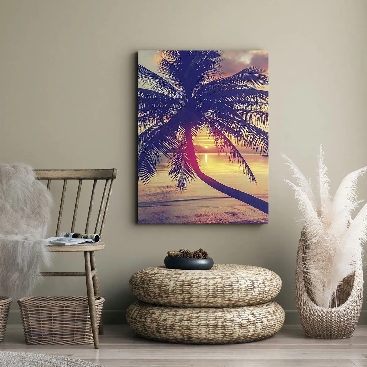 Obraz na płótnie - Zachód słońca z palmą nad spokojnym brzegiem - 70x100cm - Wieczór pod palmami - Nowoczesna dekoracja ścienna do salonu i sypialni ARTTOR