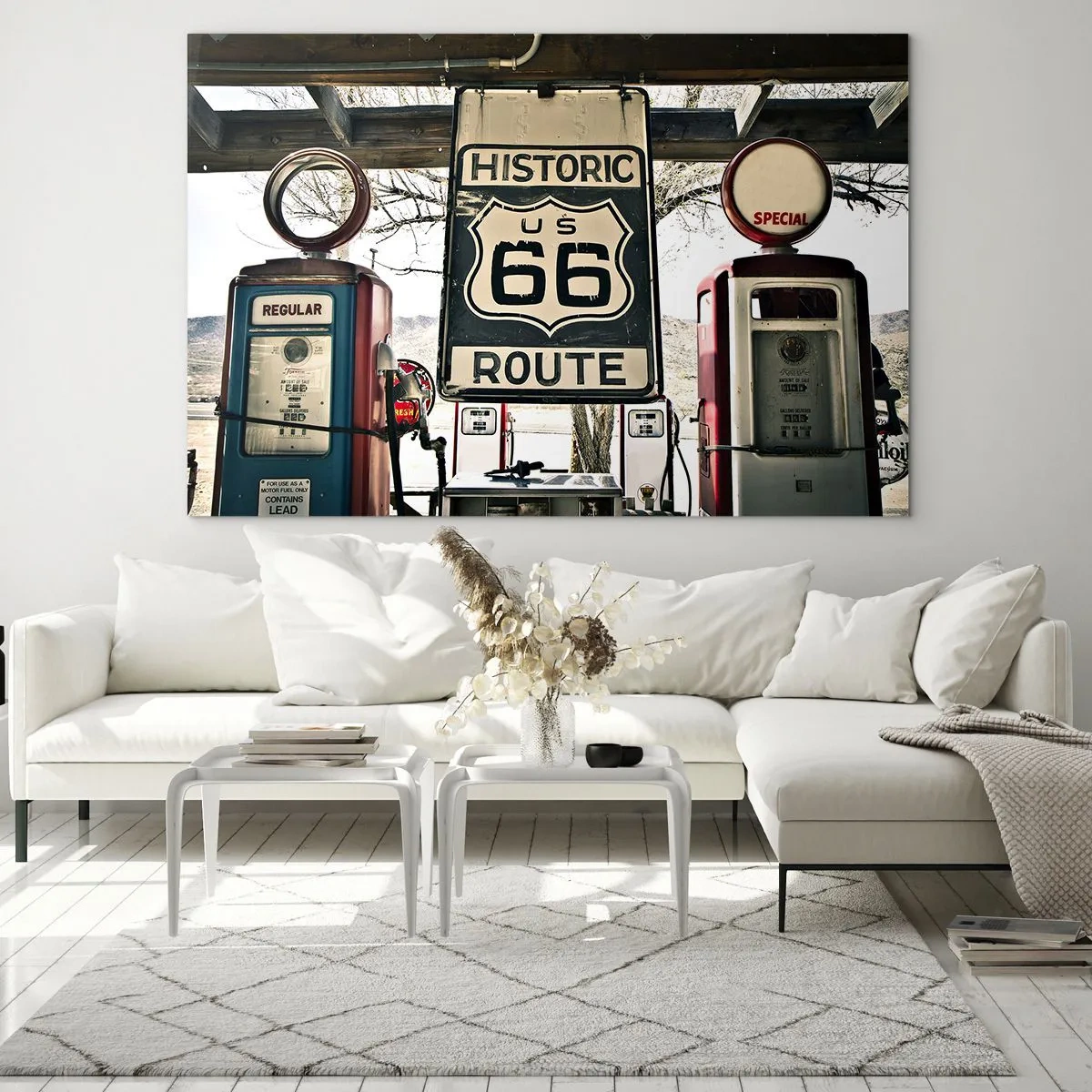 Obraz na szkle - Zabytkowe dystrybutory paliwa i znak Route 66 - 120x80cm - Amerykańska retro podróż - Nowoczesna dekoracja ścienna do salonu, kuchni i sypialni ARTTOR