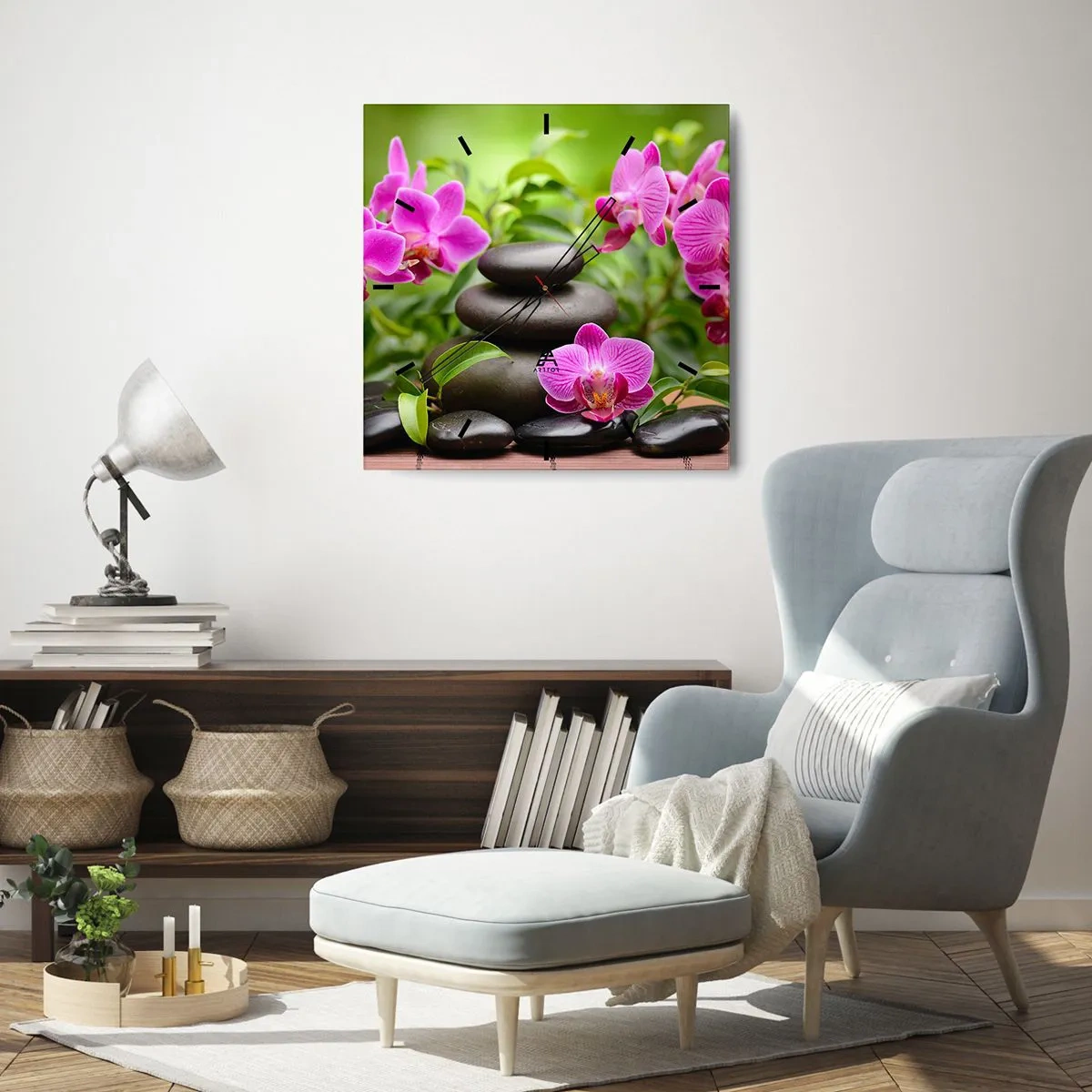 Zegar ścienny - Różowe orchidee z kamieniami na tle zieleni - 30x30cm - Piramida spokoju - Nowoczesna dekoracja ścienna do salonu i sypialni ARTTOR