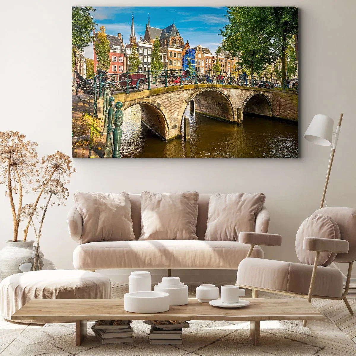 Obraz na płótnie - Malowniczy kanał z mostem w Amsterdamie - 100x70cm - Wiosna nad kanałem - Nowoczesna dekoracja ścienna do salonu, kuchni i sypialni ARTTOR