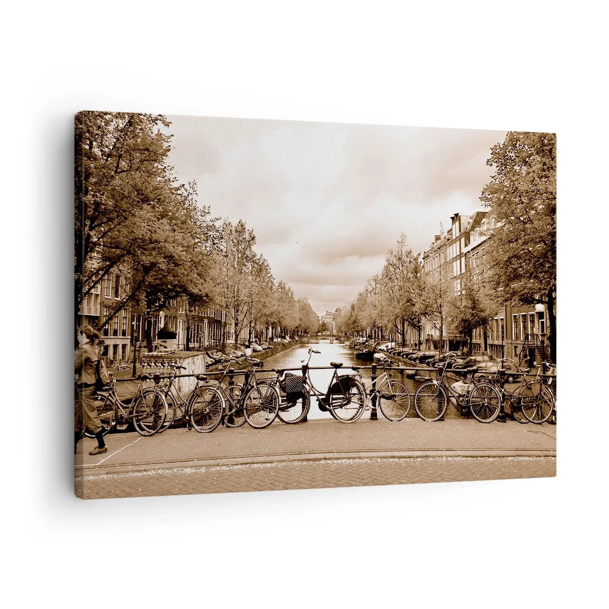 Obraz na płótnie - Rowerowy mostek nad kanałem w sepia - 70x50cm - Holenderskie klimaty - Nowoczesna dekoracja ścienna do salonu i sypialni ARTTOR