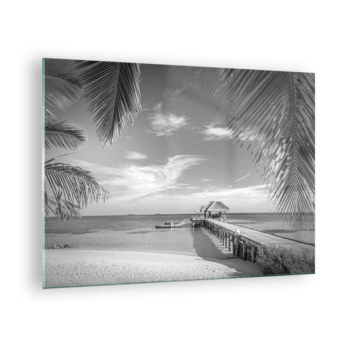 Obraz na szkle - Czarno-białe ujęcie tropikalnej plaży z pomostem - 70x50cm - Wspomnienie czy marzenie? - Nowoczesna dekoracja ścienna do salonu i sypialni ARTTOR