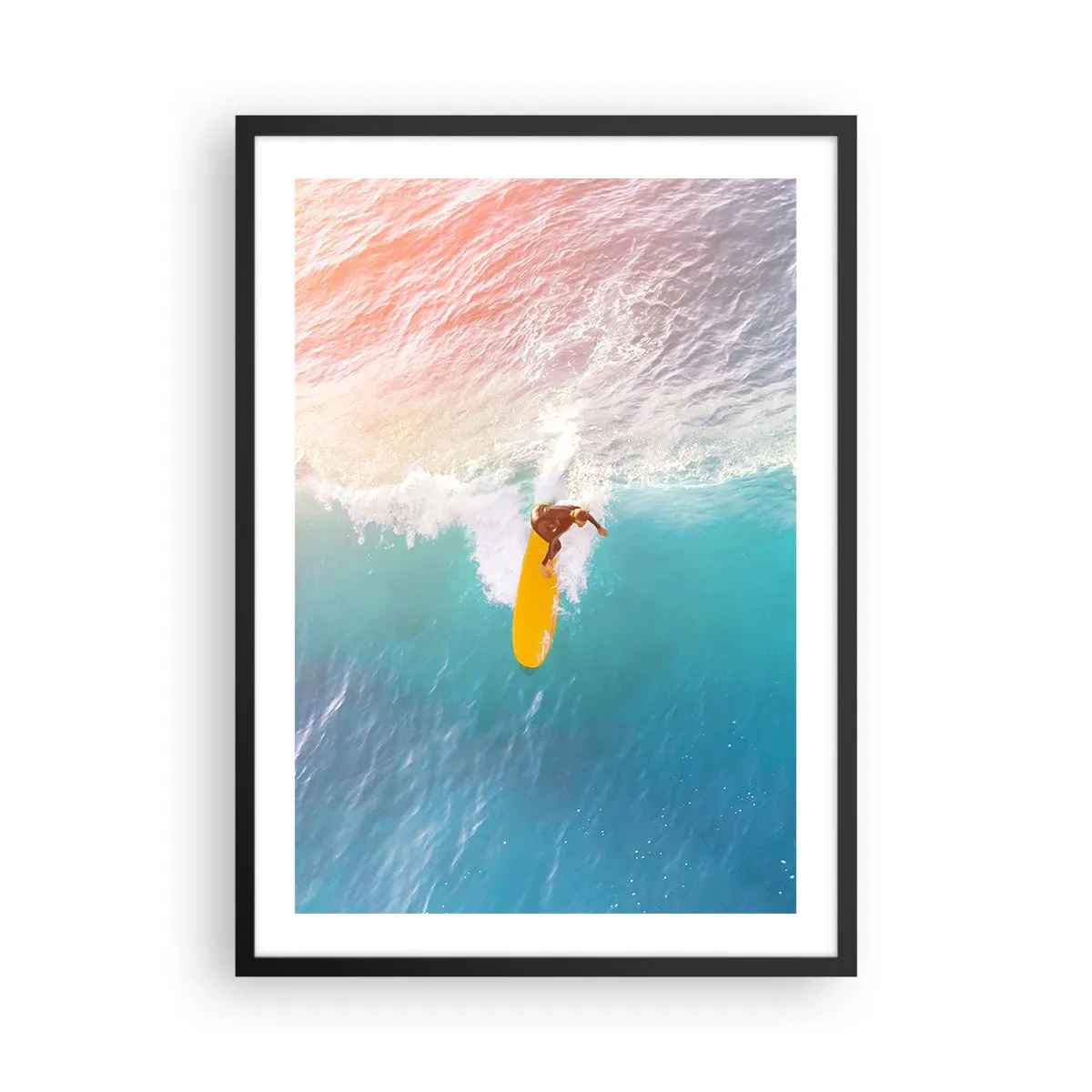 Plakat w czarnej ramie - Surfer na fali w promieniach zachodzącego słońca - 50x70cm - Oceaniczny jeździec - Nowoczesna dekoracja ścienna do salonu i sypialni ARTTOR