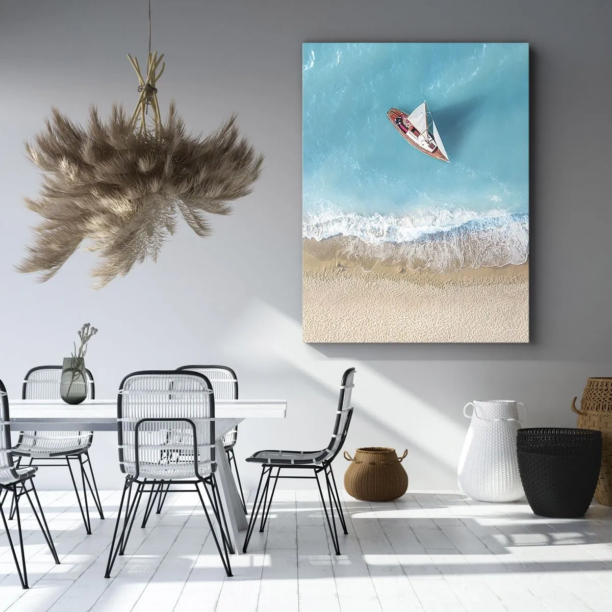 Obraz na płótnie - Łódka przy plaży w widoku z lotu ptaka - 70x100cm - Na granicy błękitu i złota - Nowoczesna dekoracja ścienna do salonu i sypialni ARTTOR