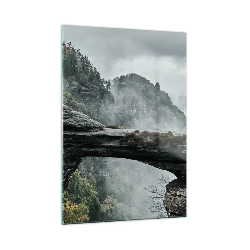 Obraz na szkle - Kamienny most wśród mglistych gór i leśnego krajobrazu - 50x70cm - Zaraz się zacznie przygoda - Nowoczesna dekoracja ścienna do salonu, kuchni i sypialni ARTTOR
