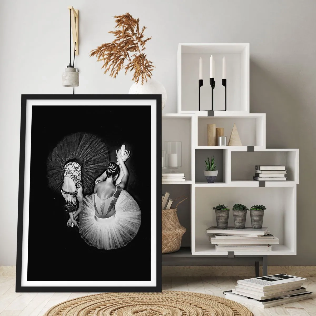 Plakat w czarnej ramie - Baletnice w czarno-białym ujęciu widziane z góry - 50x70cm - Jin i jang – idealna równowaga - Nowoczesna dekoracja ścienna do salonu i sypialni ARTTOR