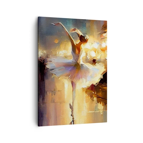 Obraz na płótnie - Elegancka baletnica w białej sukni, uchwycona w dynamicznym tańcu na tle ciepłego światła - 50x70cm - Cud na ulicy - Nowoczesna dekoracja ścienna do salonu, kuchni i sypialni ARTTOR