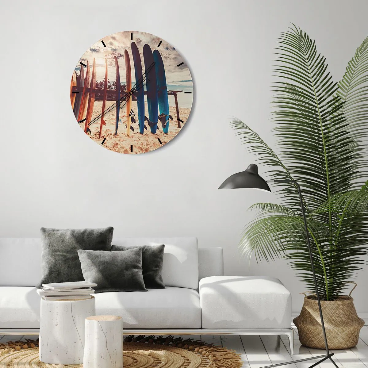 Zegar ścienny - Deski surfingowe ustawione na plaży o zachodzie słońca - 30x30cm - Dobranoc, do jutra - Nowoczesna dekoracja ścienna do salonu, kuchni i sypialni ARTTOR
