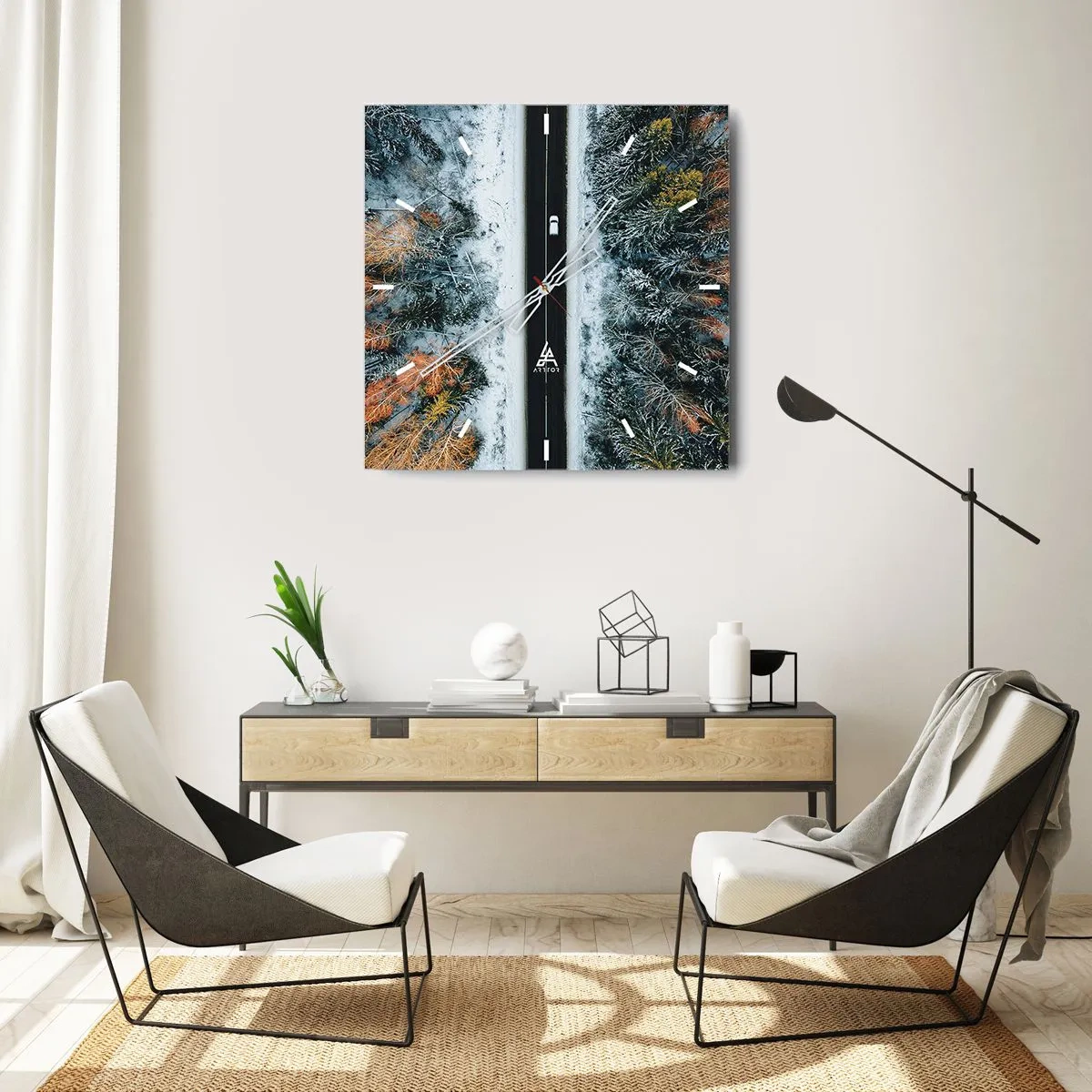 Zegar ścienny - Droga przez zimowy las widziana z lotu ptaka - 30x30cm - Przeciąć zimowy las - Nowoczesna dekoracja ścienna do salonu i sypialni ARTTOR