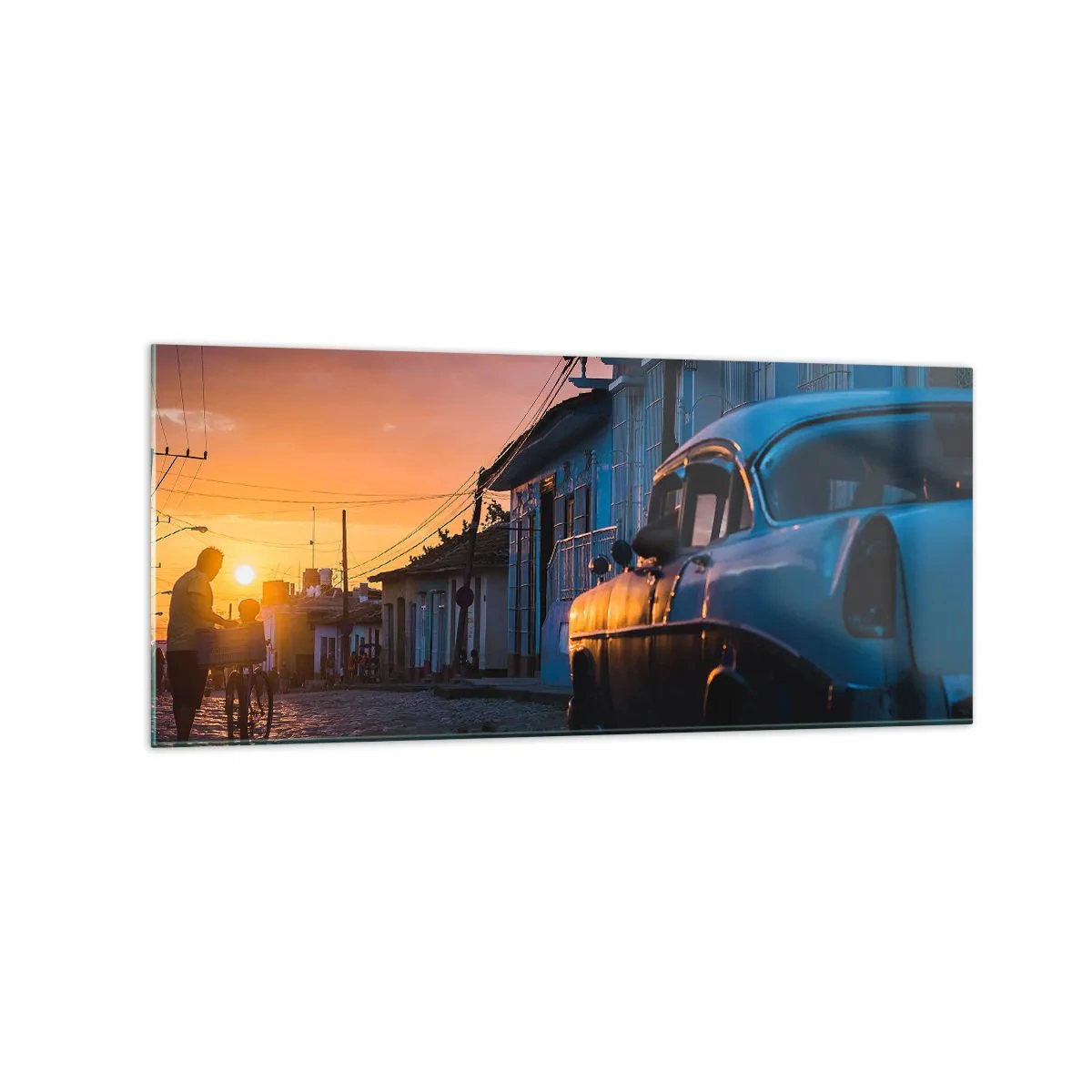 Obraz na szkle - Retro samochód i rower na ulicy w świetle zachodzącego słońca - 120x50cm - Tutaj zwalnia czas - Nowoczesna dekoracja ścienna do salonu i sypialni ARTTOR