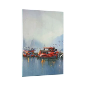 Obraz na szkle - Port z czerwonymi łodziami otoczony mglistym pejzażem - 70x100cm - Na końcu świata - Nowoczesna dekoracja ścienna do salonu i sypialni ARTTOR